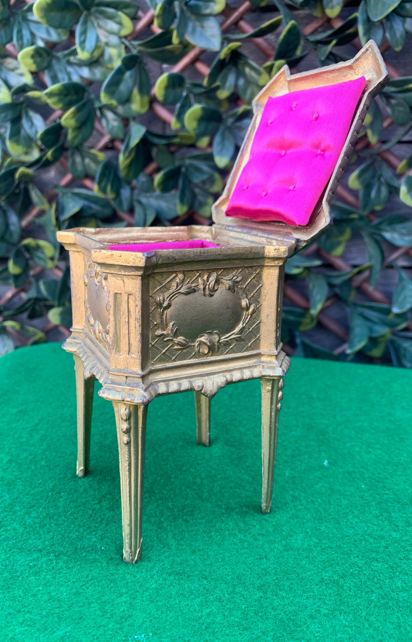 Beautiful Antique Napoleon III (1852-1870)Tiny Regule Jewellery Trinket Box/Chest Silk Interior