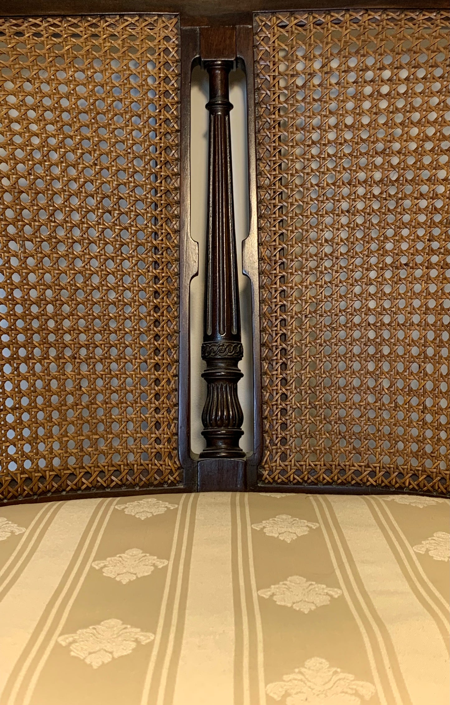 Antique Bergère Edwardian Mahogany Tub Corner Elbow Chair with Cream Silk Blend Upholstery.