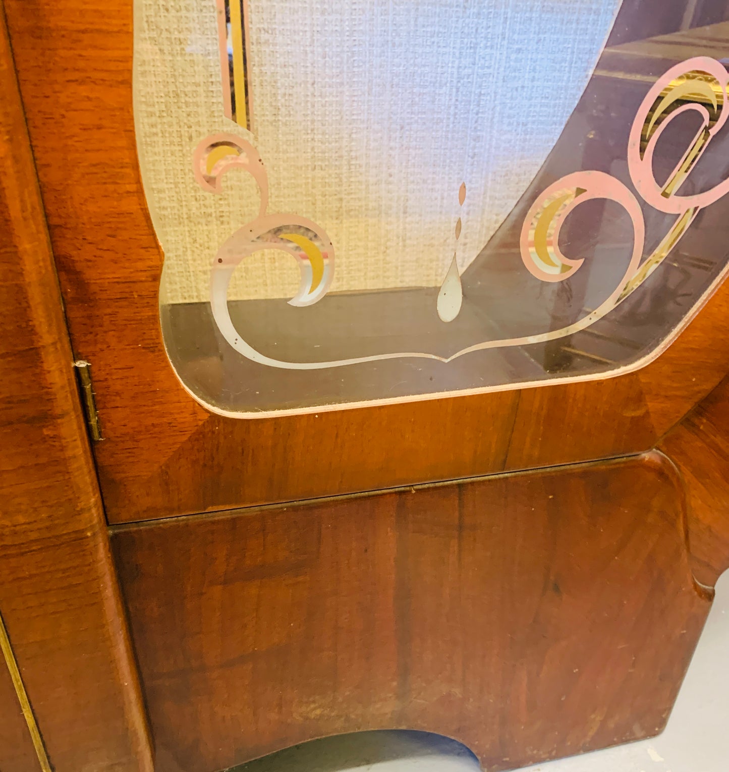 1930s Art Deco Cocktail Cabinet Curved Walnut Bar With Etched Glass & Integrated Smiths Clock