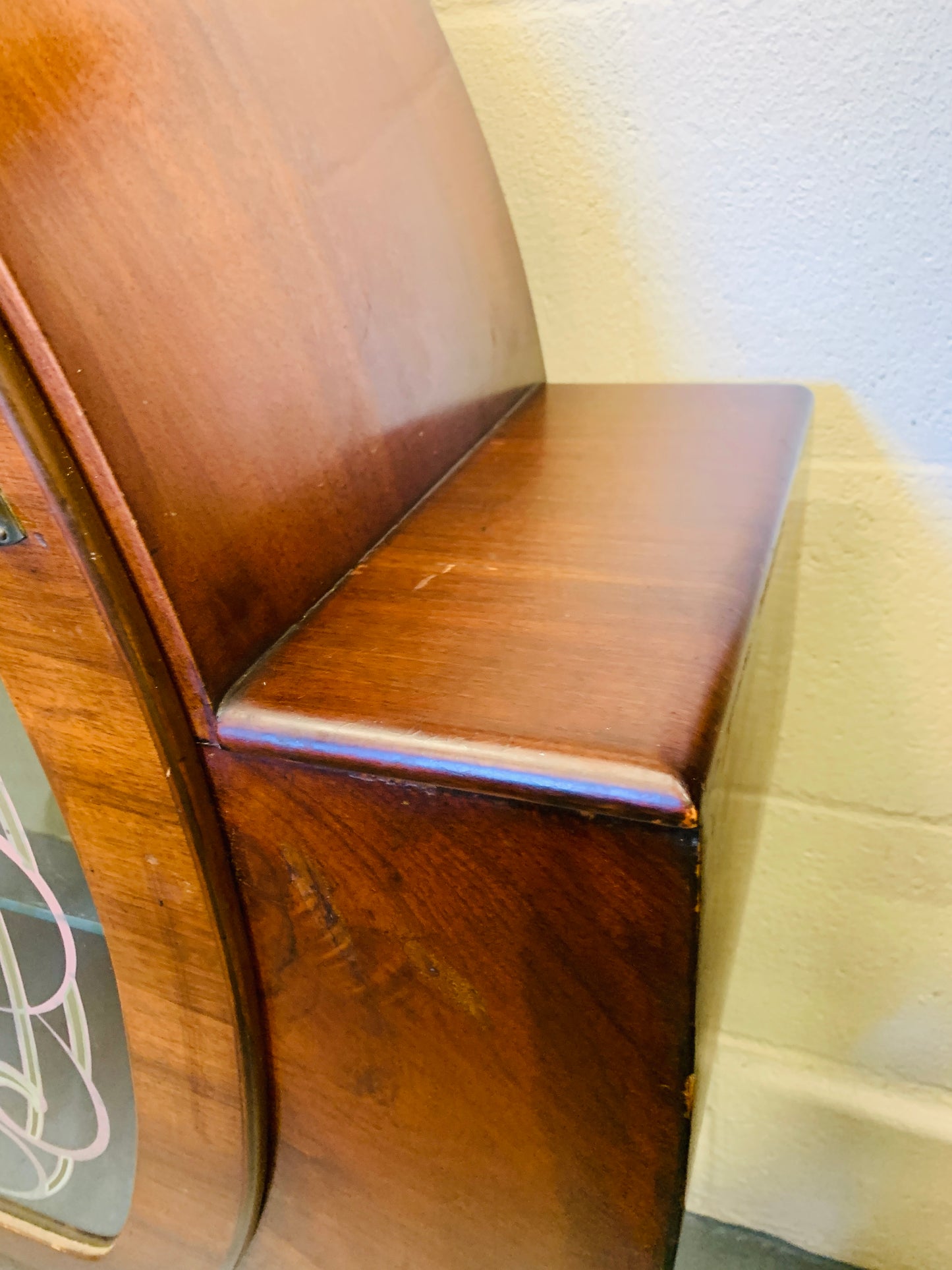 1930s Art Deco Cocktail Cabinet Curved Walnut Bar With Etched Glass & Integrated Smiths Clock