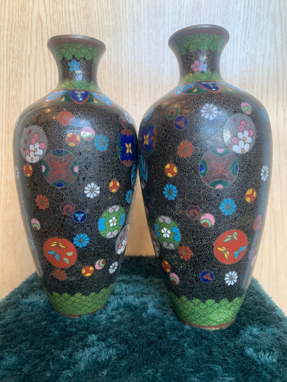 ANTIQUE PAIR OF 19TH CENTURY MEIJI JAPANESE CLOISONNE MEDALLION VASES