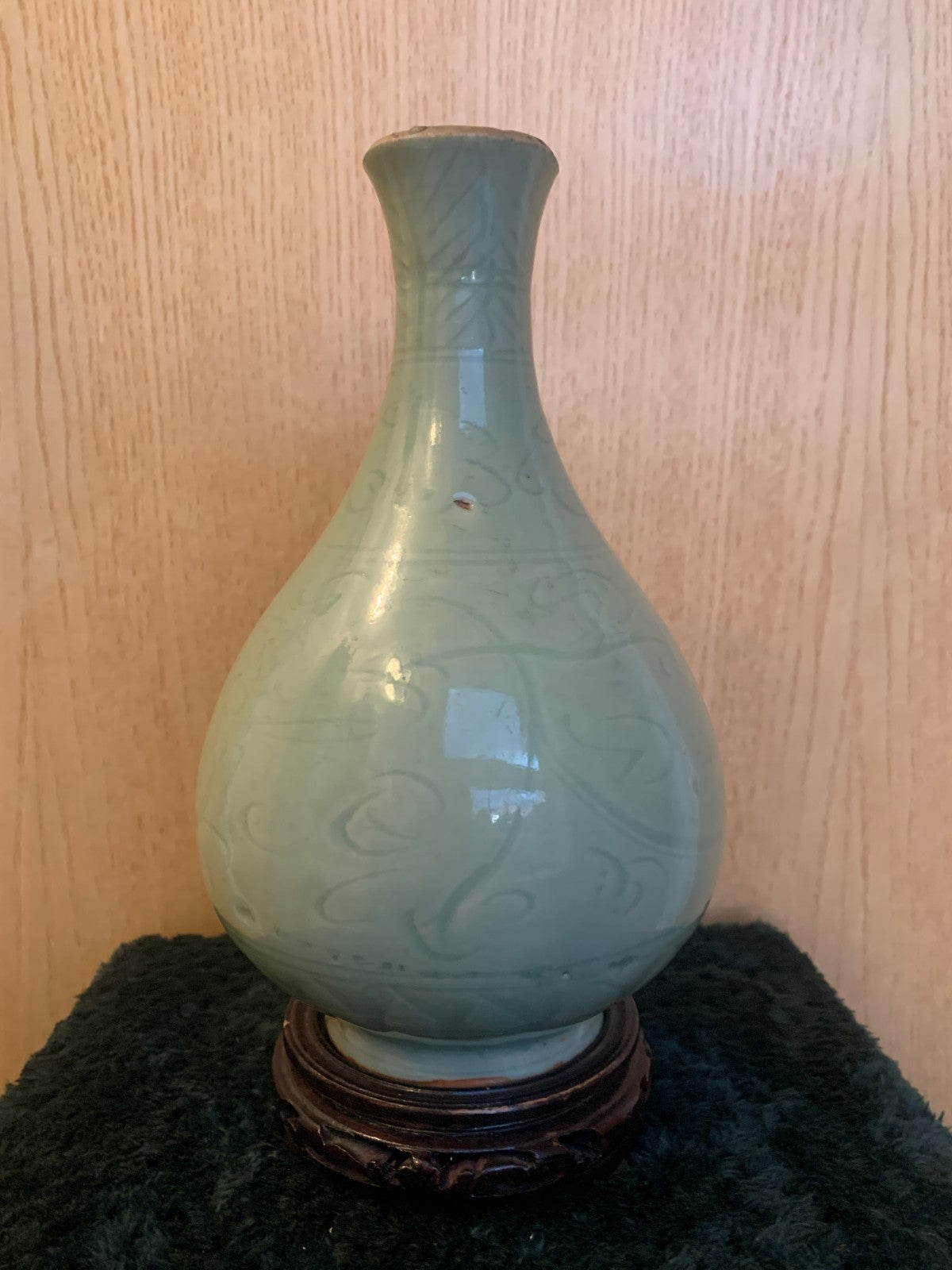 Antique Late Qing Chinese Celadon Glaze Incised Vase (yuhuchun ping style)