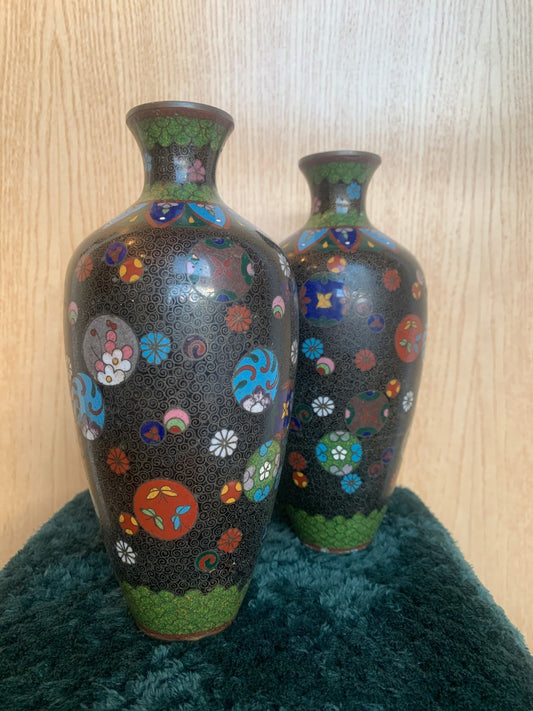 ANTIQUE PAIR OF 19TH CENTURY MEIJI JAPANESE CLOISONNE MEDALLION VASES