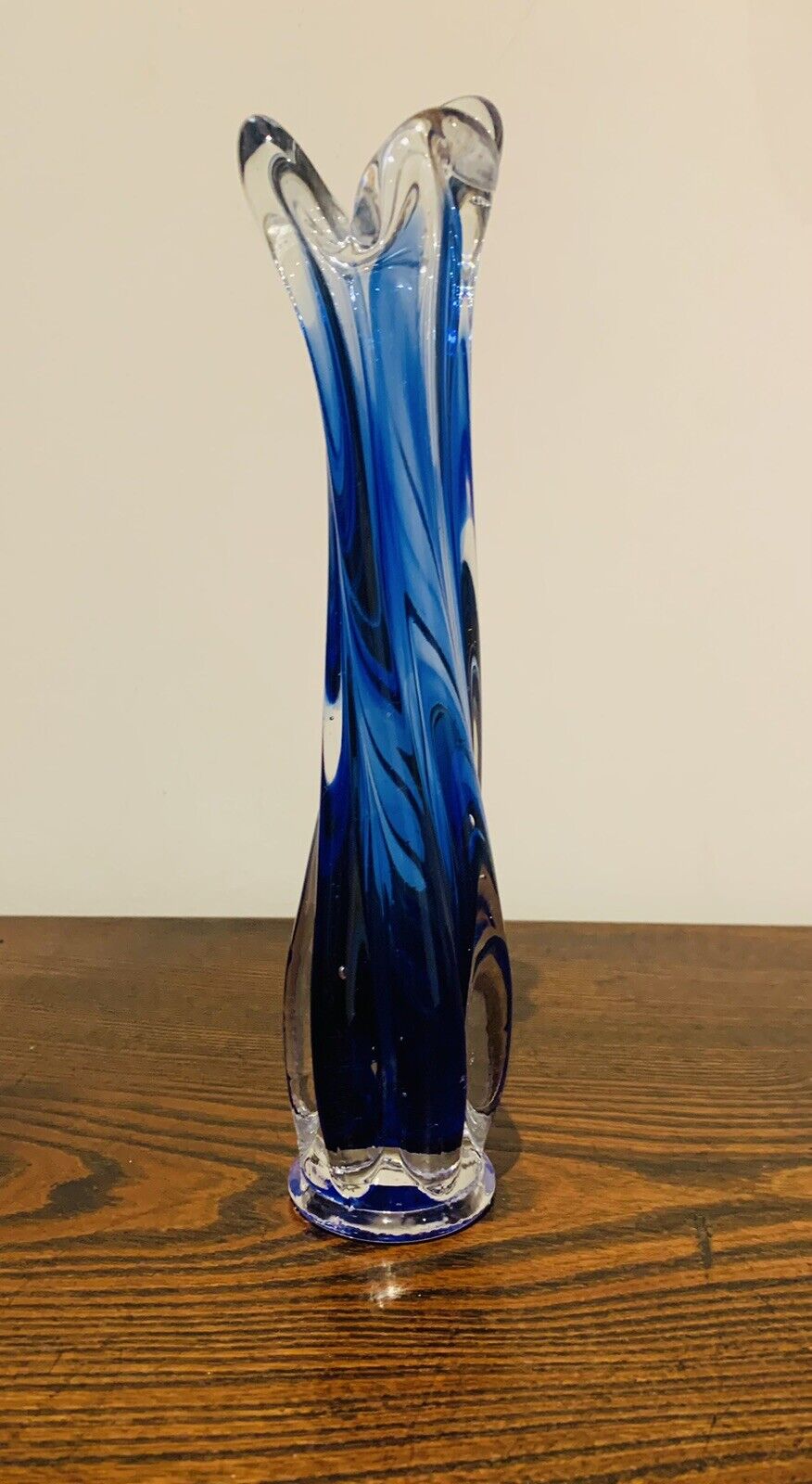 Beautiful Vintage Hand Blown Thick Art Glass Cobalt Blue Tulip Bud Vase