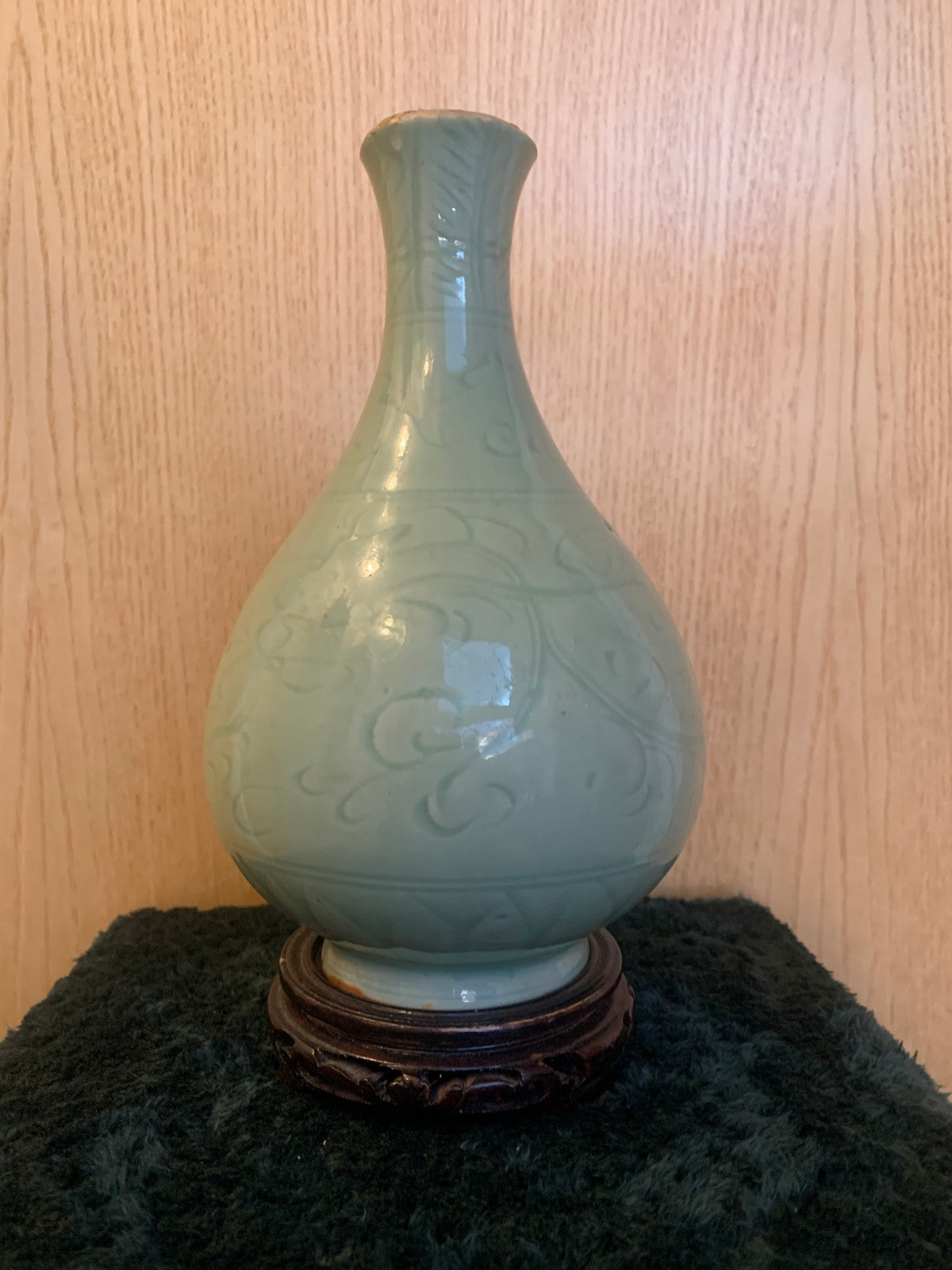 Antique Late Qing Chinese Celadon Glaze Incised Vase (yuhuchun ping style)