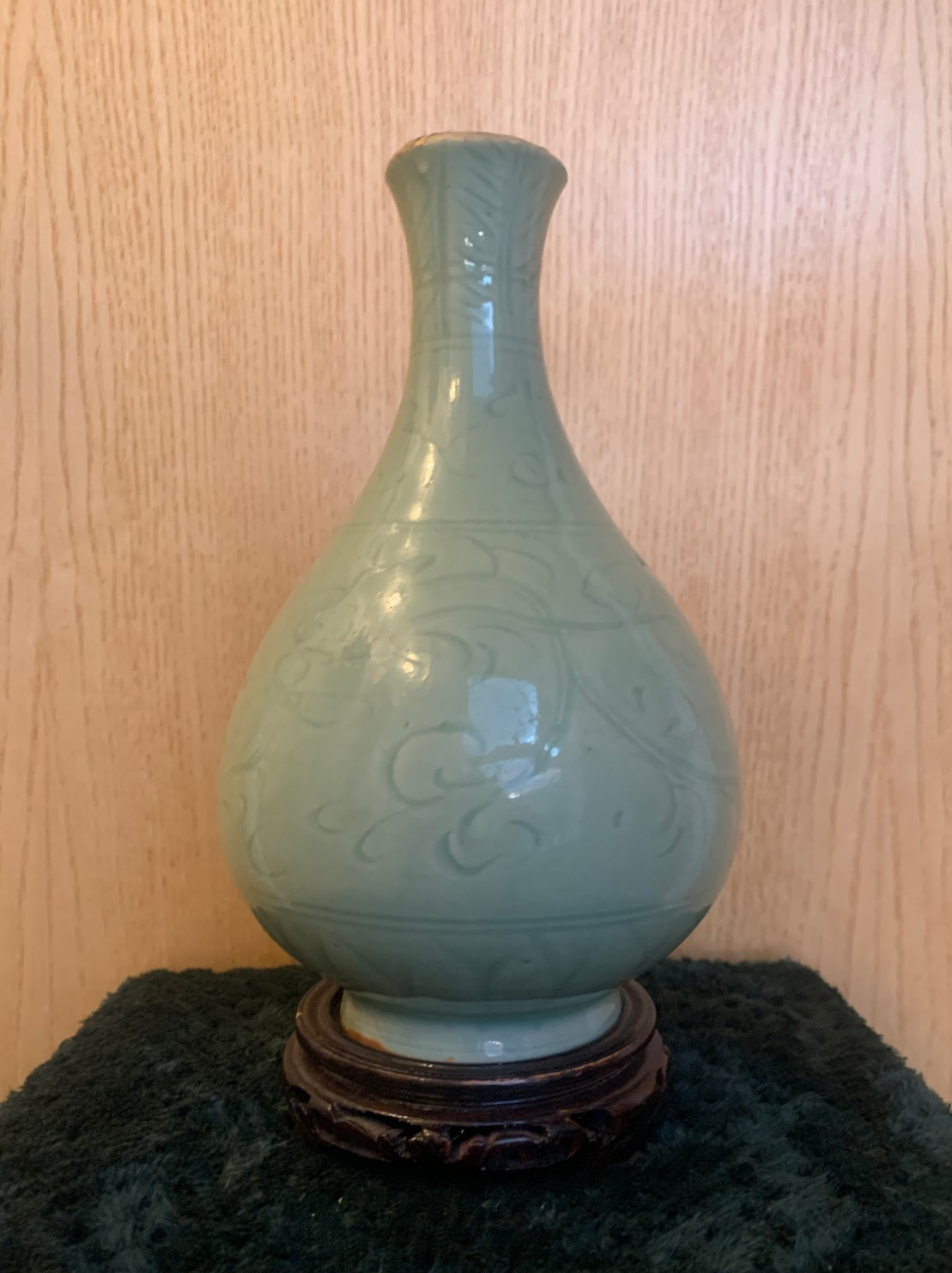 Antique Late Qing Chinese Celadon Glaze Incised Vase (yuhuchun ping style)