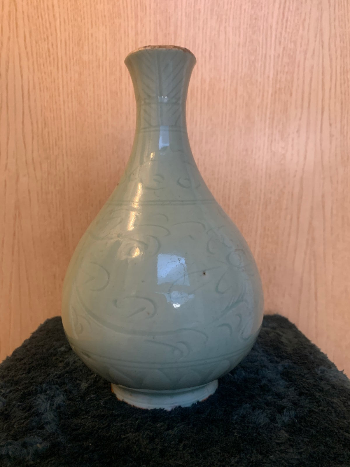Antique Late Qing Chinese Celadon Glaze Incised Vase (yuhuchun ping style)