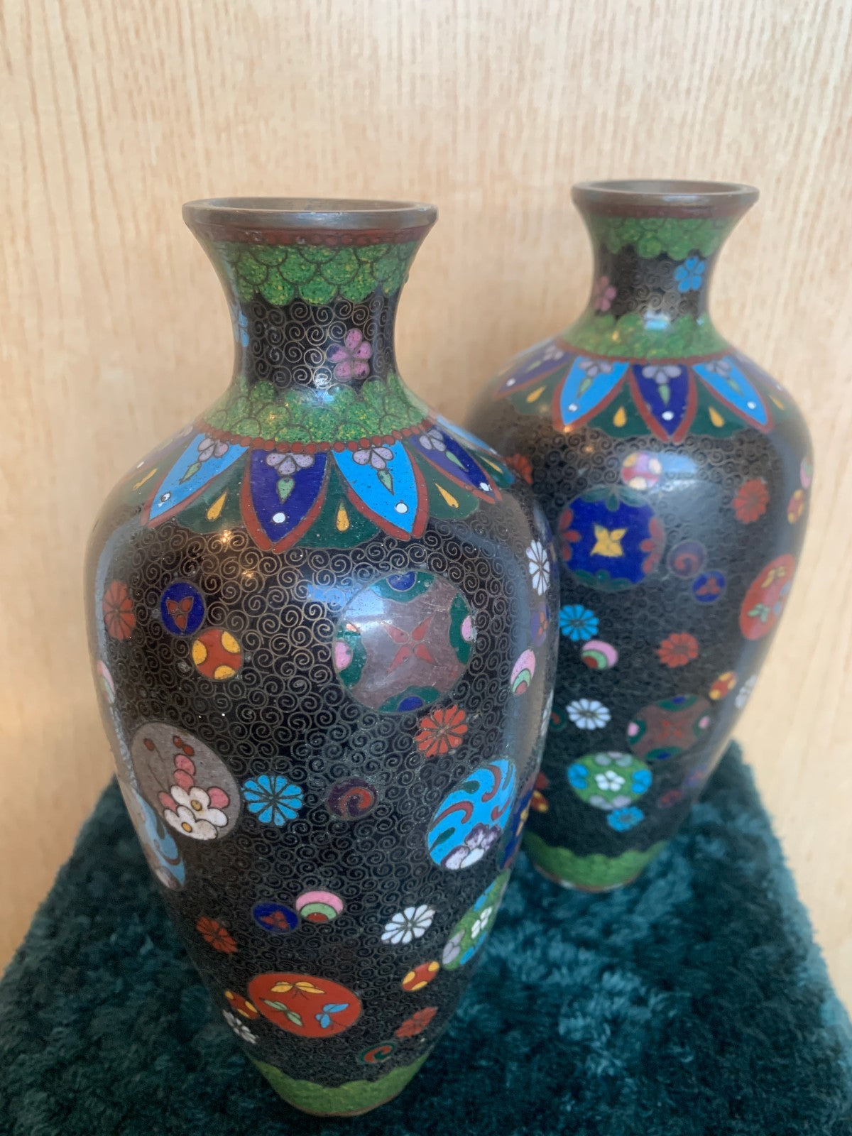 ANTIQUE PAIR OF 19TH CENTURY MEIJI JAPANESE CLOISONNE MEDALLION VASES