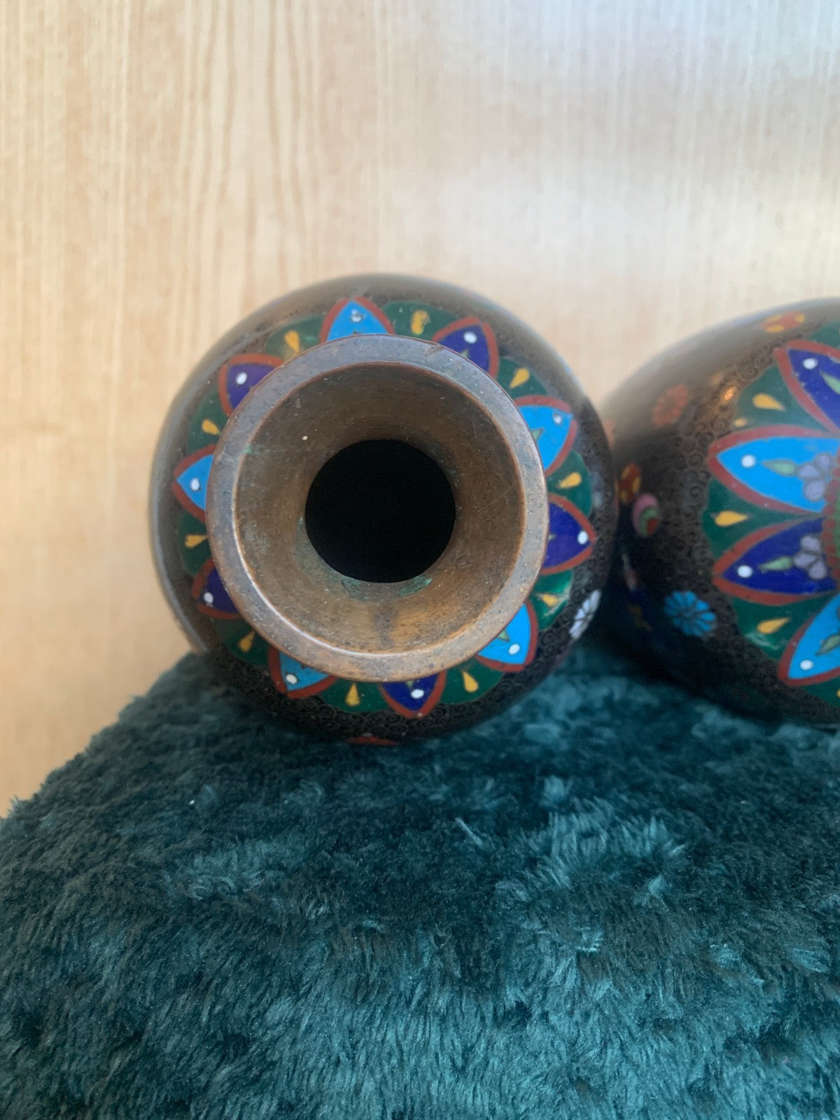 ANTIQUE PAIR OF 19TH CENTURY MEIJI JAPANESE CLOISONNE MEDALLION VASES