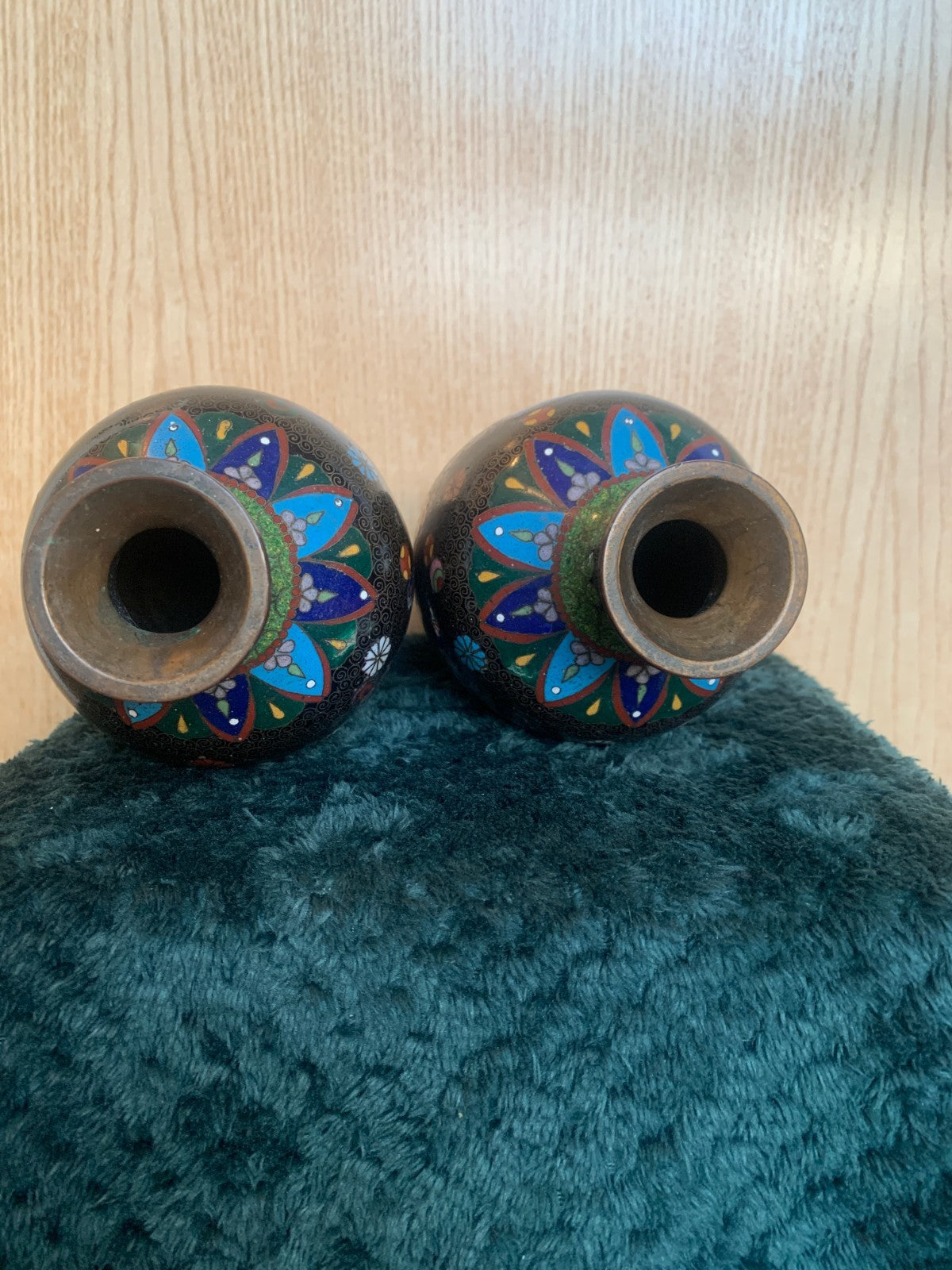 ANTIQUE PAIR OF 19TH CENTURY MEIJI JAPANESE CLOISONNE MEDALLION VASES