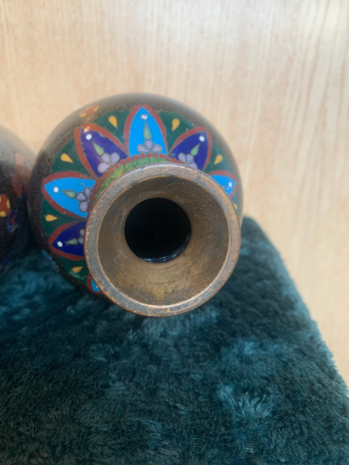 ANTIQUE PAIR OF 19TH CENTURY MEIJI JAPANESE CLOISONNE MEDALLION VASES