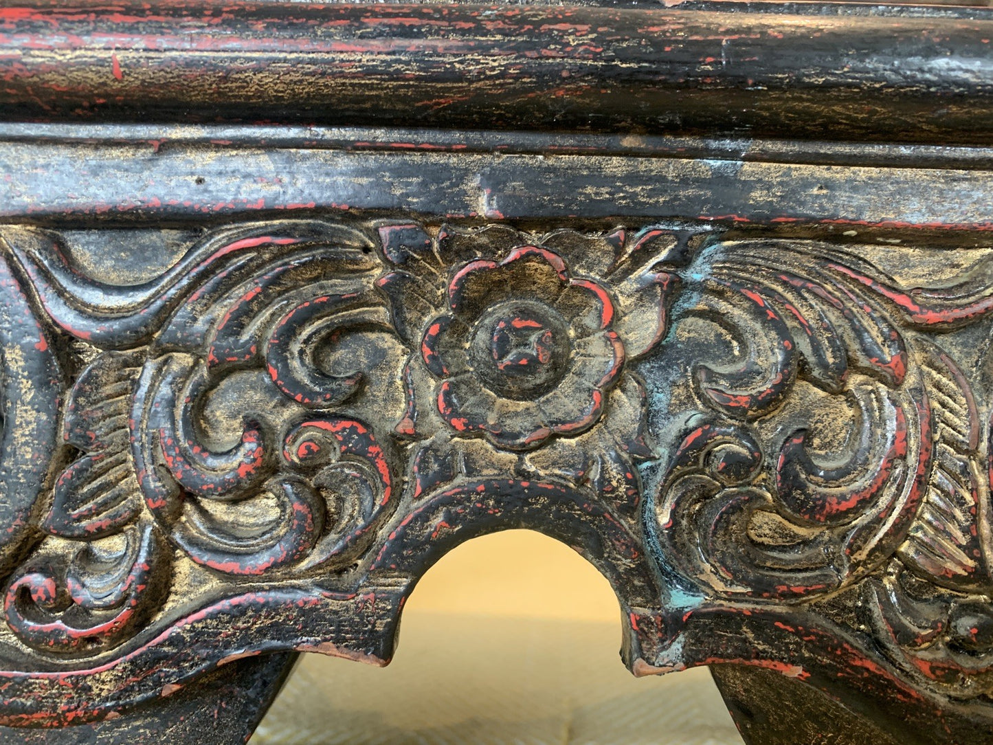 Rare 19th-Century Burmese "Single-Rider" Howdah - Carved Lacquered Elephant Seat