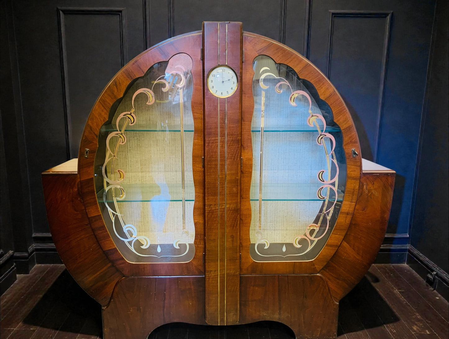 1930s Art Deco Cocktail Cabinet Curved Walnut Bar With Etched Glass & Integrated Smiths Clock
