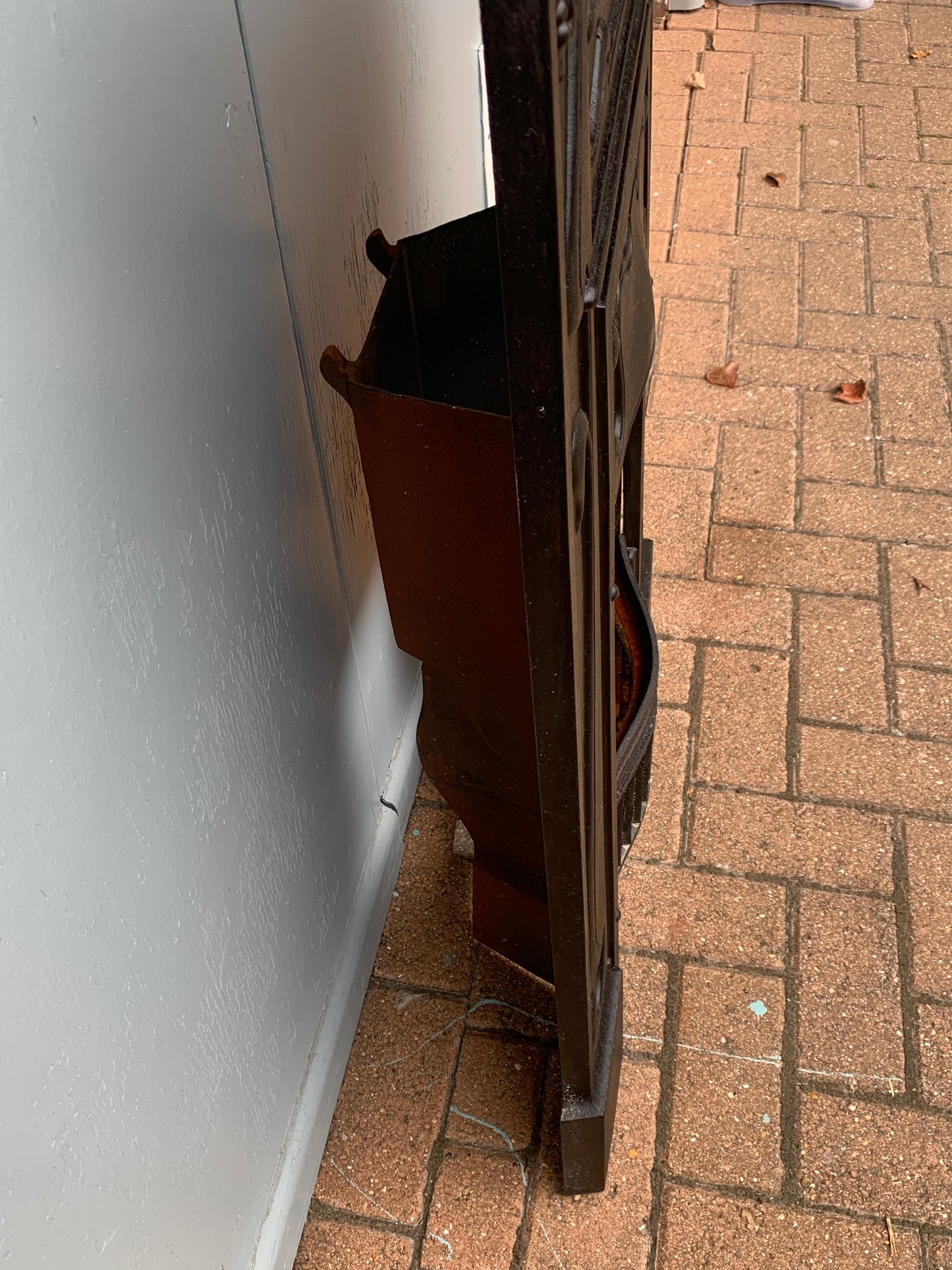 Antique Art Nouveau Cast Iron Fireplace (1890-1910)